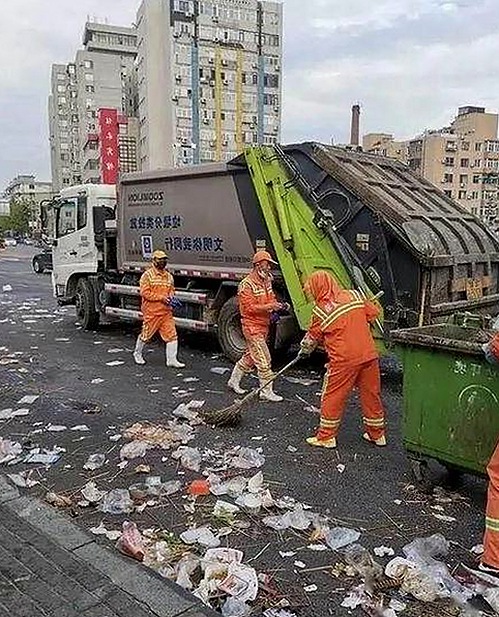 从幕前吃瓜到幕后揭秘：娱乐吃瓜小丫头与男主播背后的故事